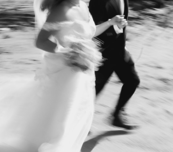 Couple running, blurred black and white
